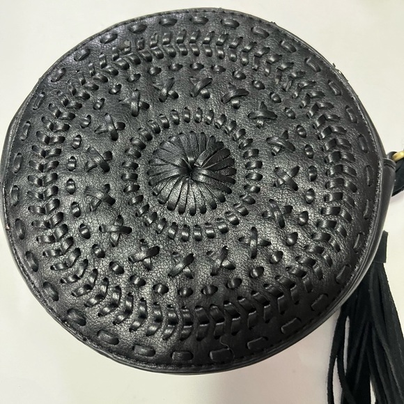 ⭐️ 3/$25 ⭐️ Black Round Whipstitch Crossbody - Picture 6 of 13
